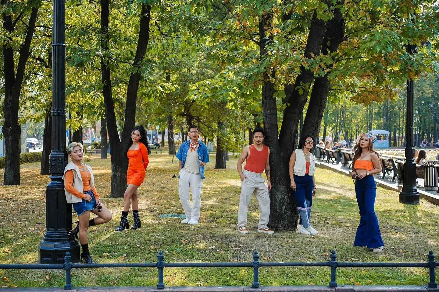 Pinopela gathered in a tree-lined park