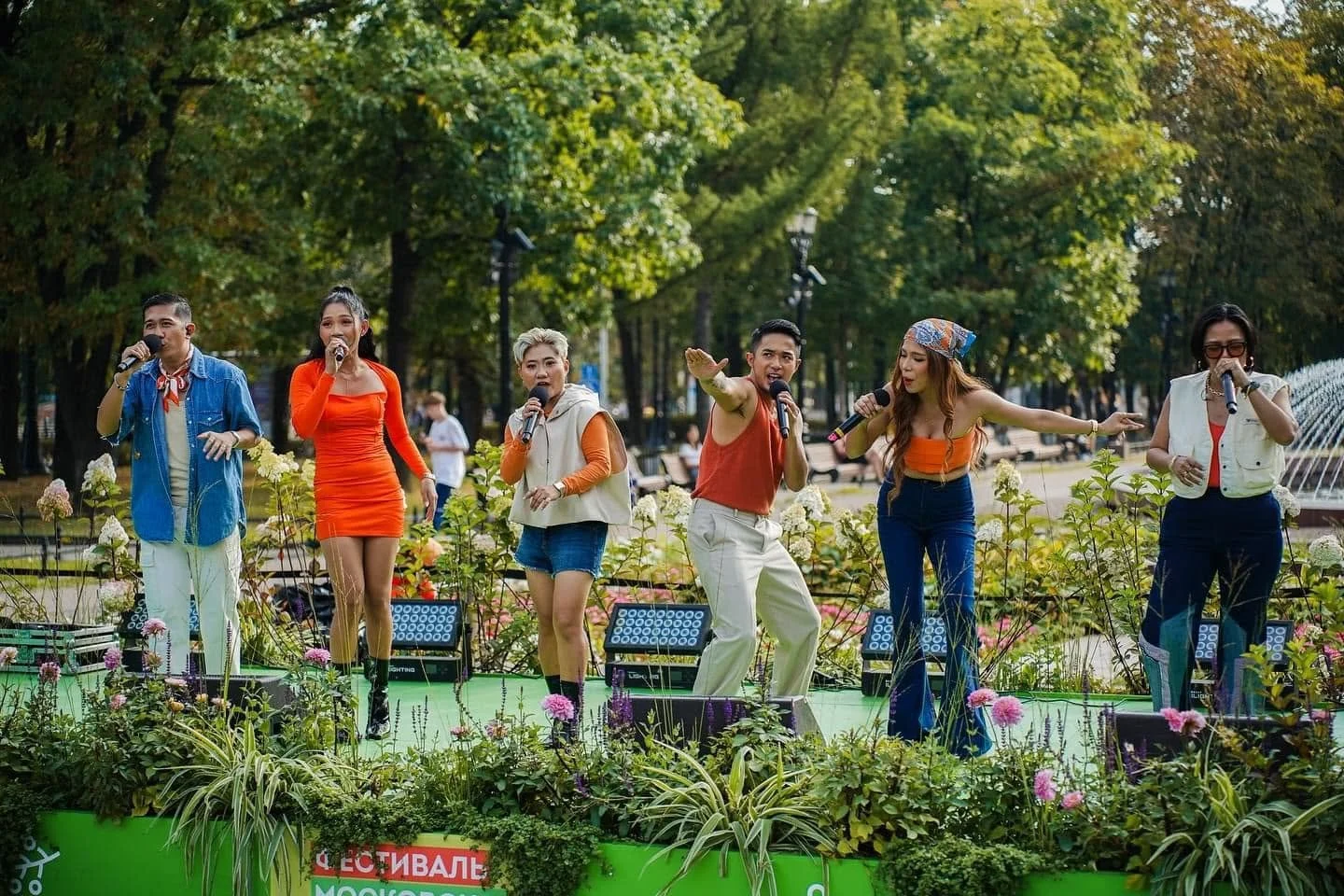 Pinopela performing on an outdoor festival stage